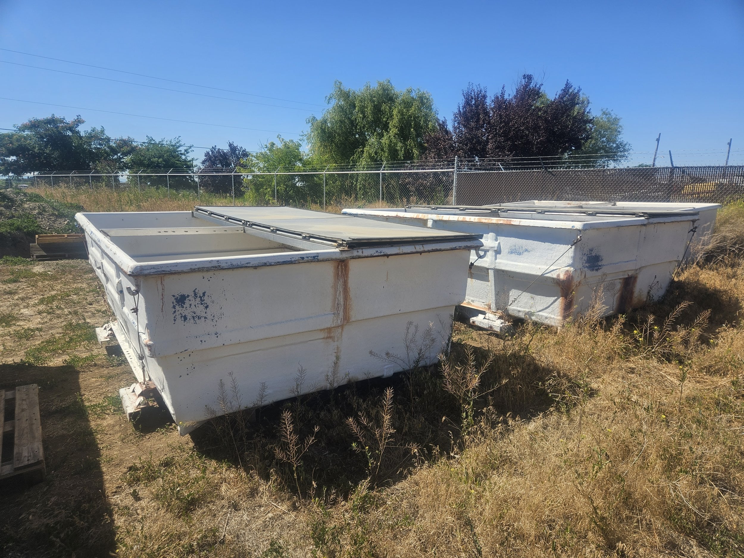 Fiberglass Grape Tub with Lid — photo 1 of 2